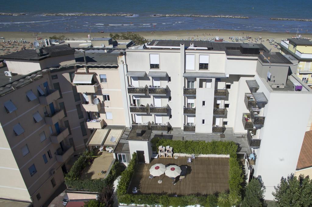 Hotel Byron Rimini Exteriér fotografie