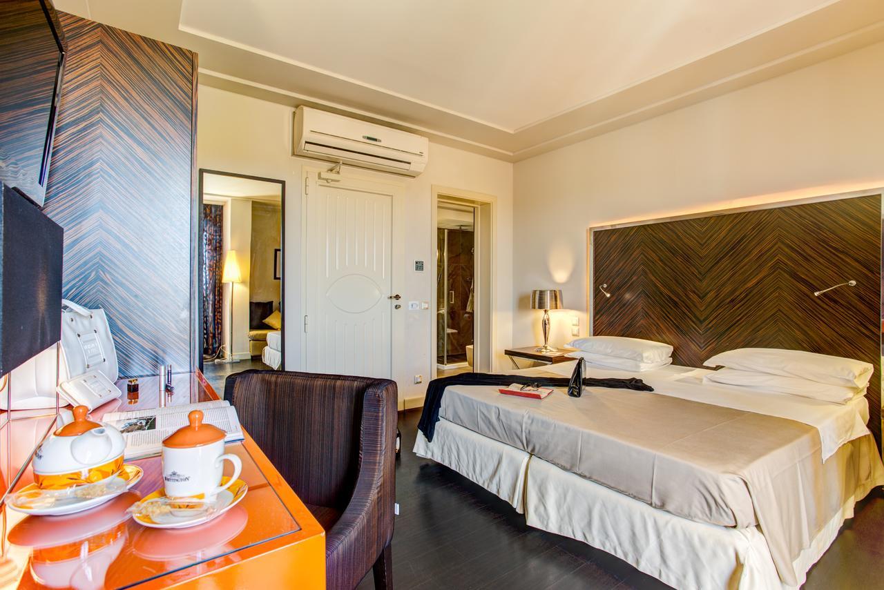 Hotel Byron Rimini Exteriér fotografie
