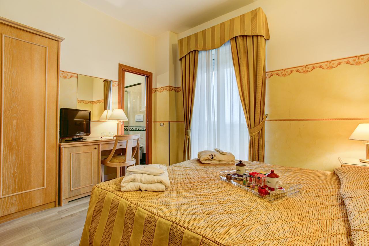 Hotel Byron Rimini Exteriér fotografie